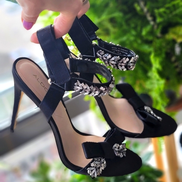 BLACK STILETTOS SANDALS